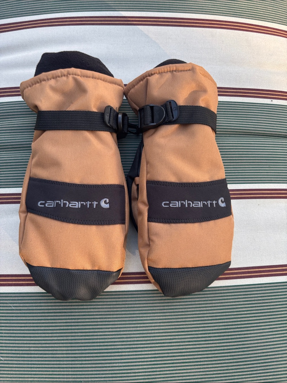 Men’s size small Carhartt mittens